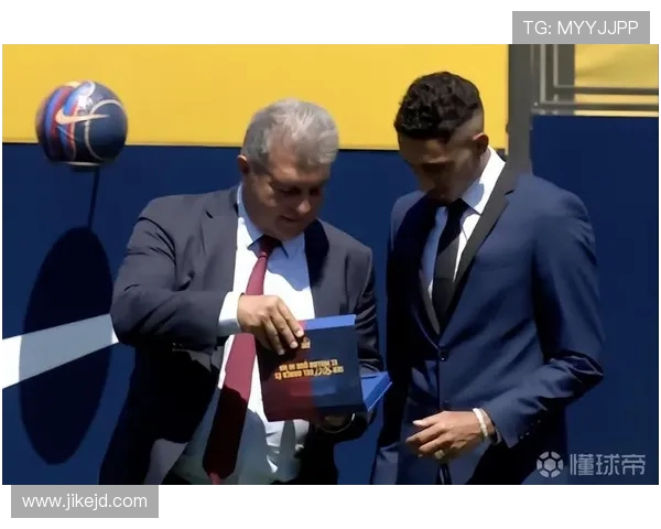 费兰和拉菲尼亚恢复情况更新 今日进行单独训练继续康复 费兰和拉菲尼亚恢复情况更新 今日进行单独训练继续康复