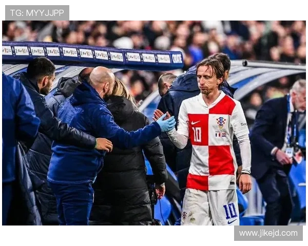 老当益壮再现绿茵传奇莫德里奇荣膺AC米兰十月最佳球员