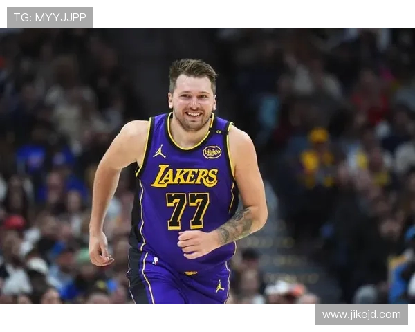 原创东契奇独揽责任，洛杉矶湖人惨遭大败：高达9次失误难掩遗憾